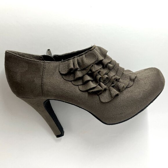 Madden Girl Raleigh Taupe Faux Suede Ruffle Round Platform Toe Booties Sz 8 - Picture 9 of 14
